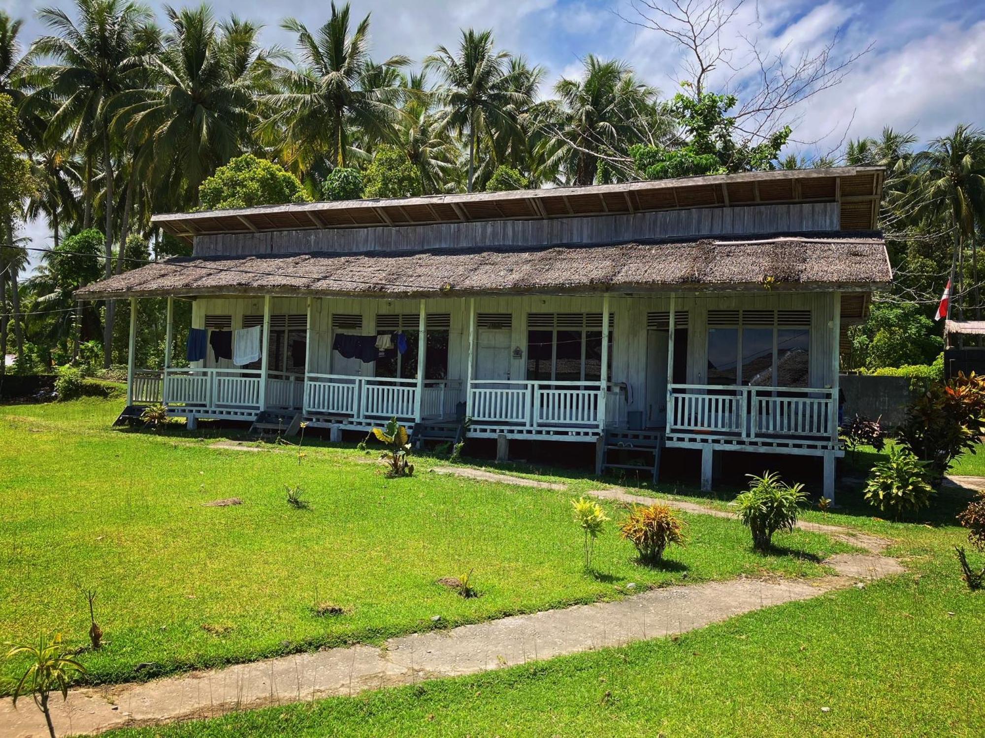 Pristine Paradise Dive Resort - Togean Islands, Una Una Pulau Unauna Exterior photo
